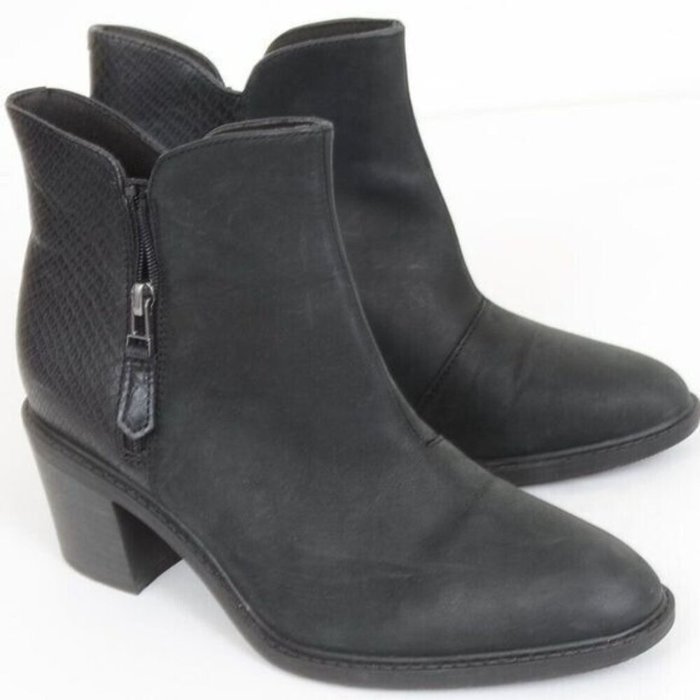Clarks Women's 10 Leather Moc Croc Ankle Bootie Festival Biker Moto Festival‎